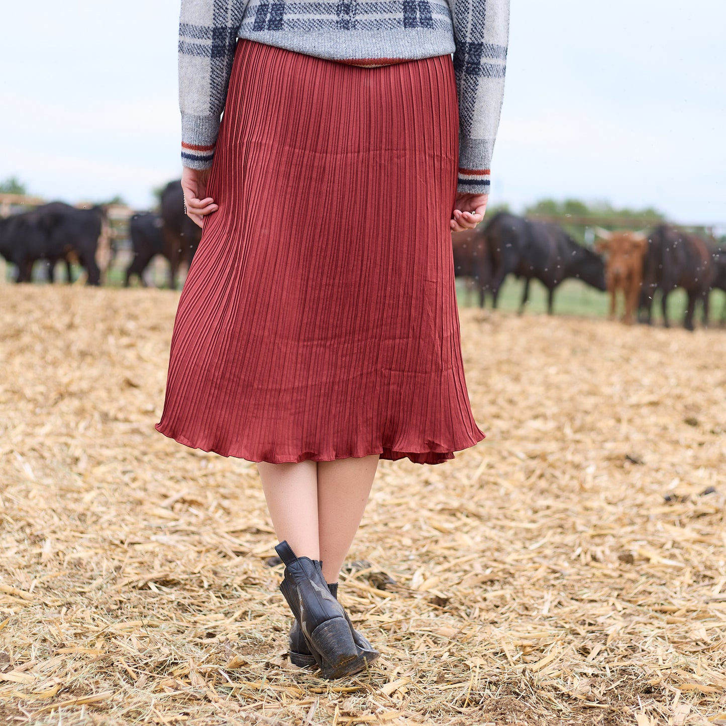 PLEATED WINE SKIRT